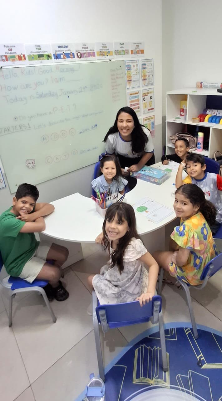 Sala de aula da Eibici preparada para as atividades em inglês